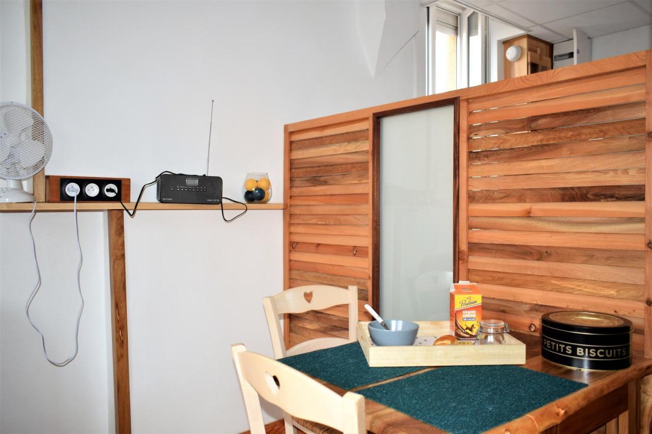 Studio Sympa Avec Petit Dejeuner Entre Canal Et Loire Roanne Exterior foto